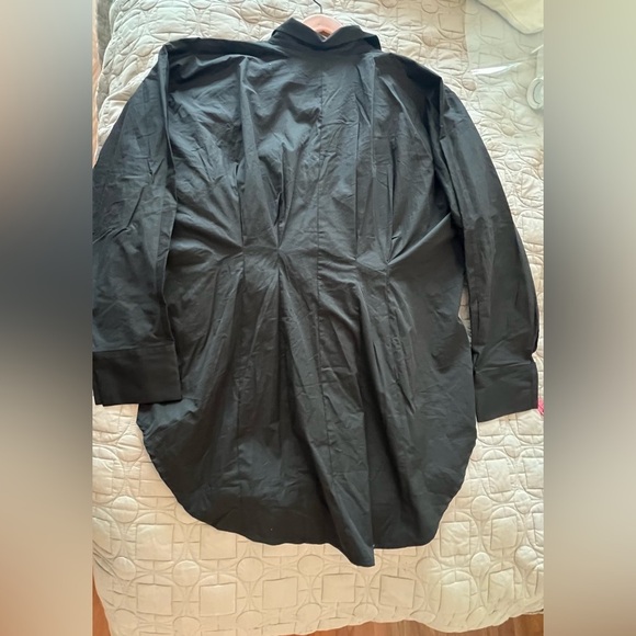 GOOD AMERICAN Darted Stretch Poplin Button-up Shirt In Black - Picture 7 of 16